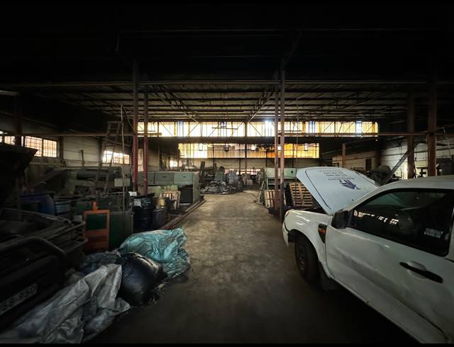 1,800M² WAREHOUSE FOR SALE IN INDUSTRIA NORTH